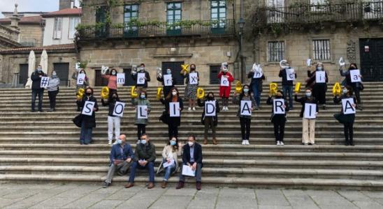 Momento da presentación da campaña da XSolidaria na Praza da Quintana, Santiago de Compostela.