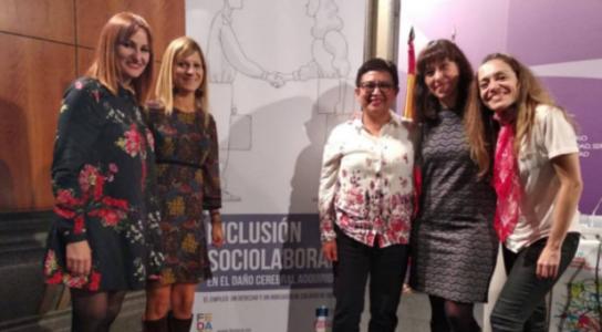 Na elaboración da guía participou a educadora social de Sarela Noelia Parente (segunda pola esquerda) e profesionais de FEDACE, Adacea Alicante e Adace Castela a Mancha.
